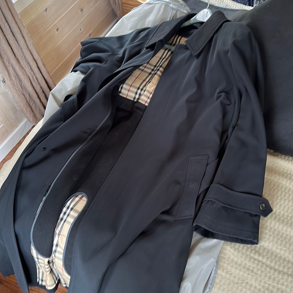 Mint condition Burberry men’s overcoat with zip-in liner and button collar